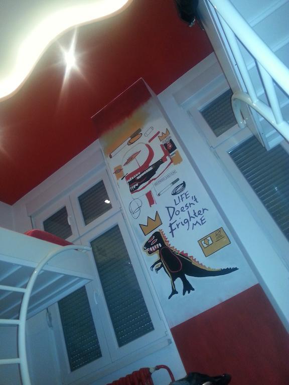 Pop Art Hostel Beograd Phòng bức ảnh